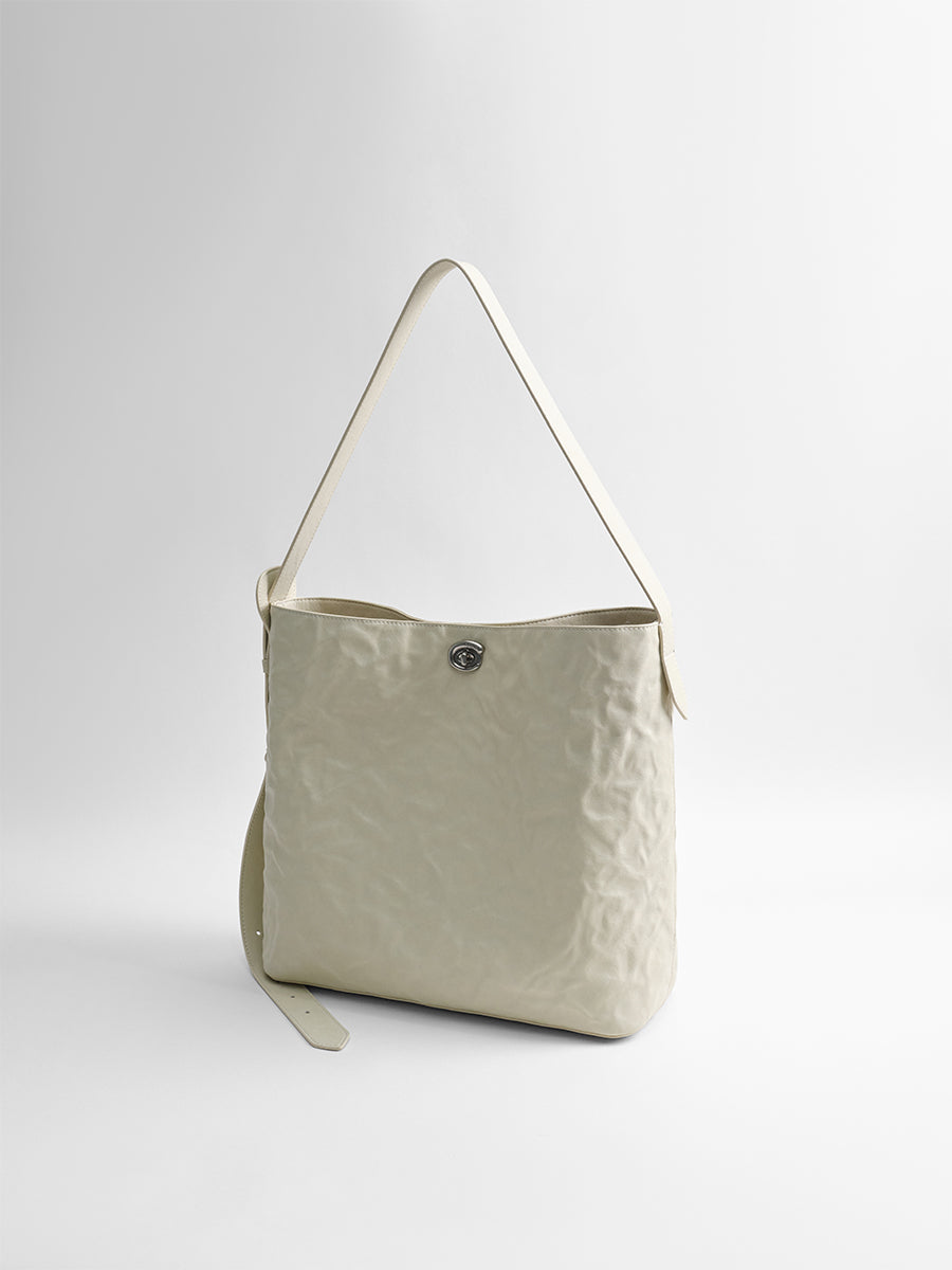 Sneaky design bucket bag