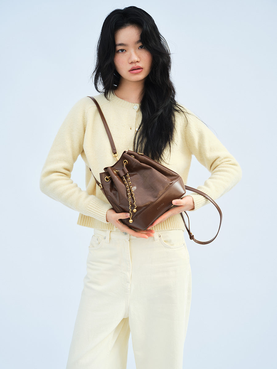 Elegant and exquisite bucket bag