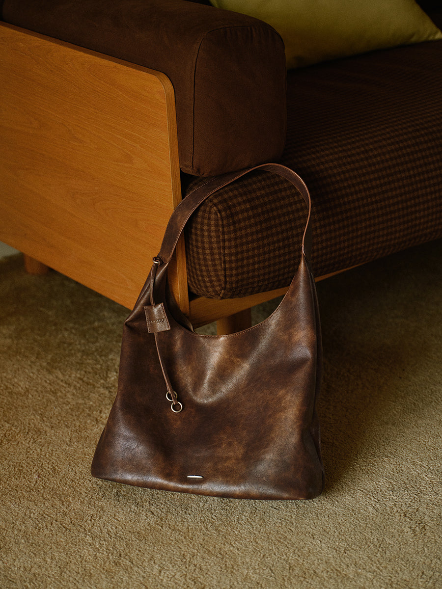 Laid-back casual tote bag