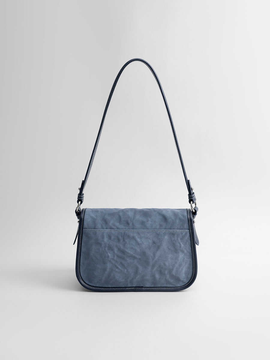 Luxurious and versatile underarm bag