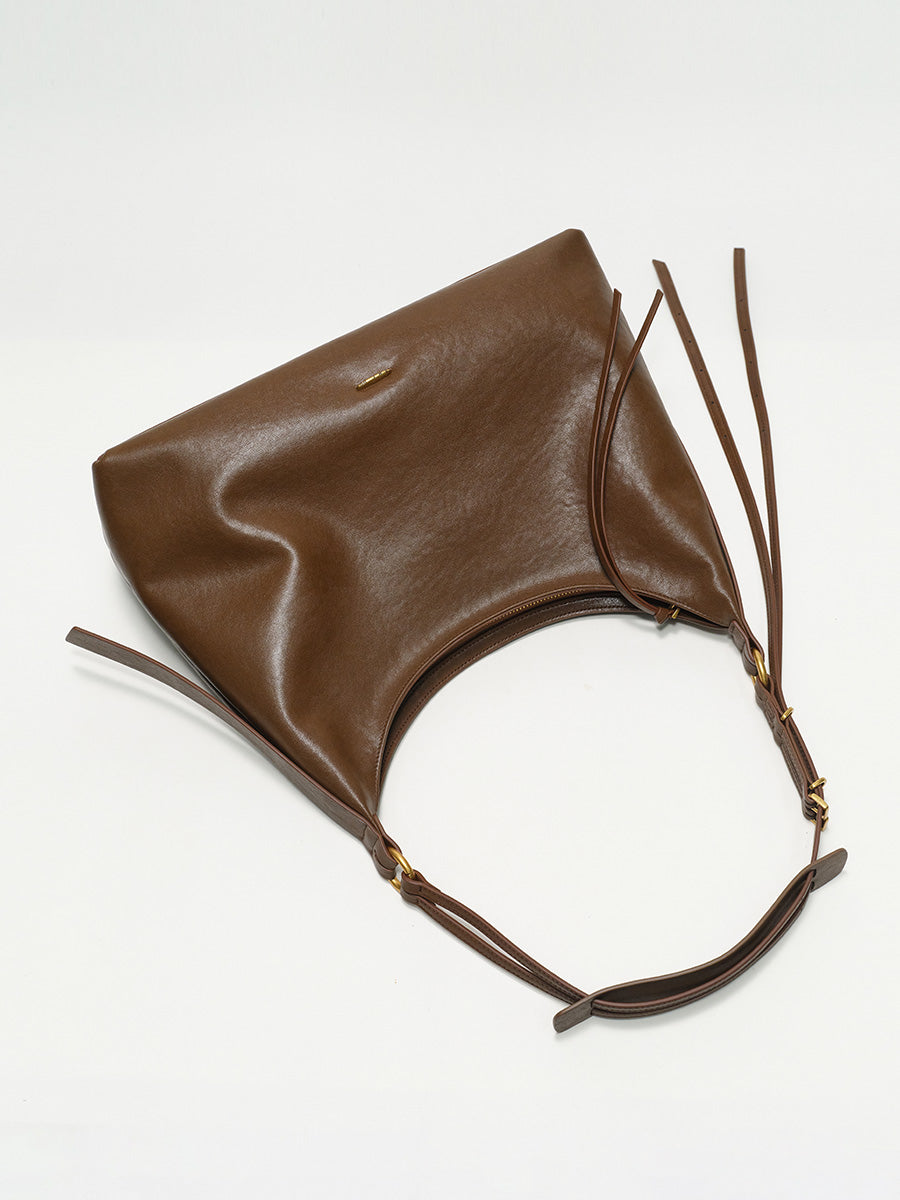 Fashionable minimalist low-key hobo bag