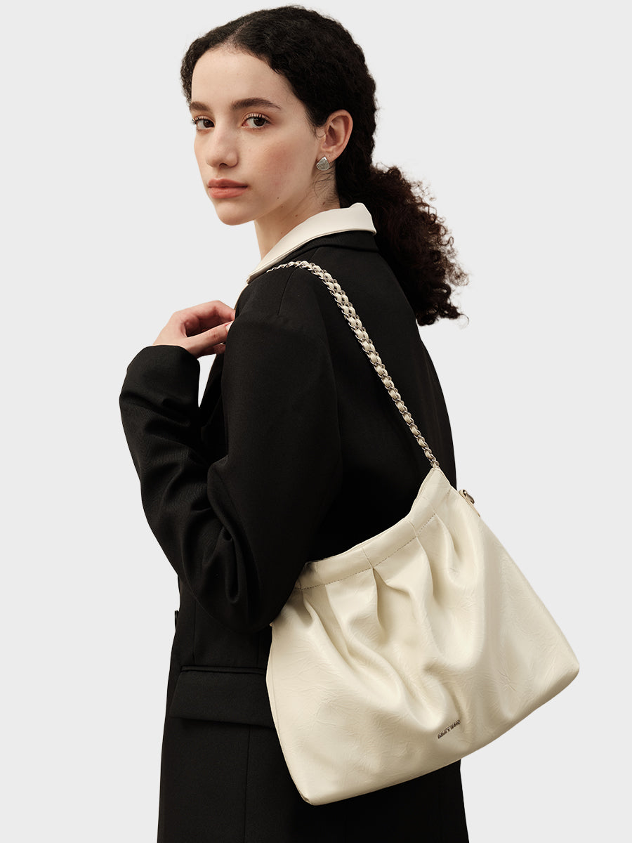 Weaving a Cloud-Chain Tote Bag