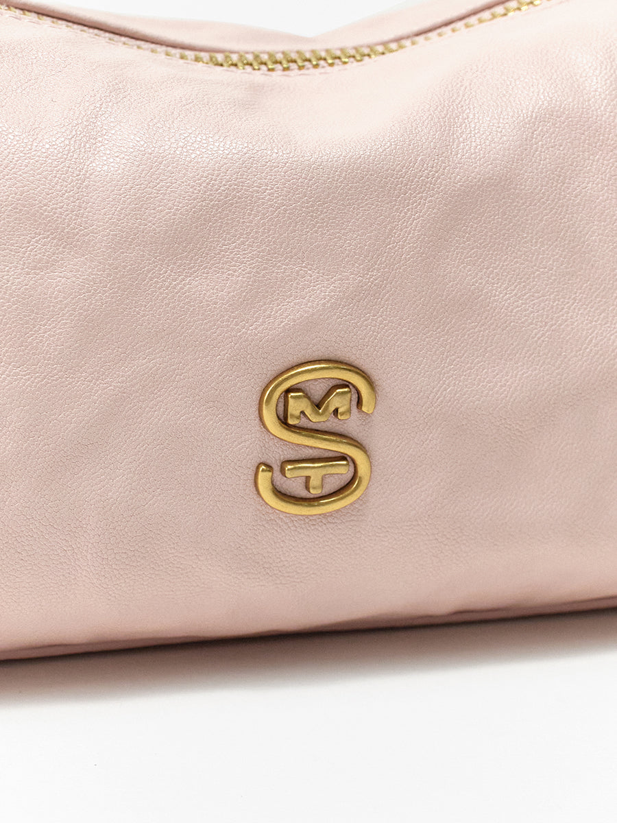 Sophisticated and Versatile Bucket Bag