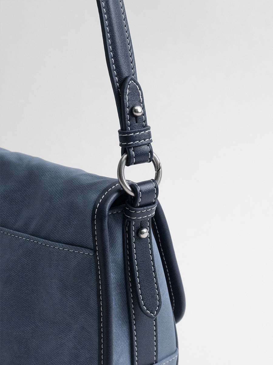 Luxurious and versatile underarm bag