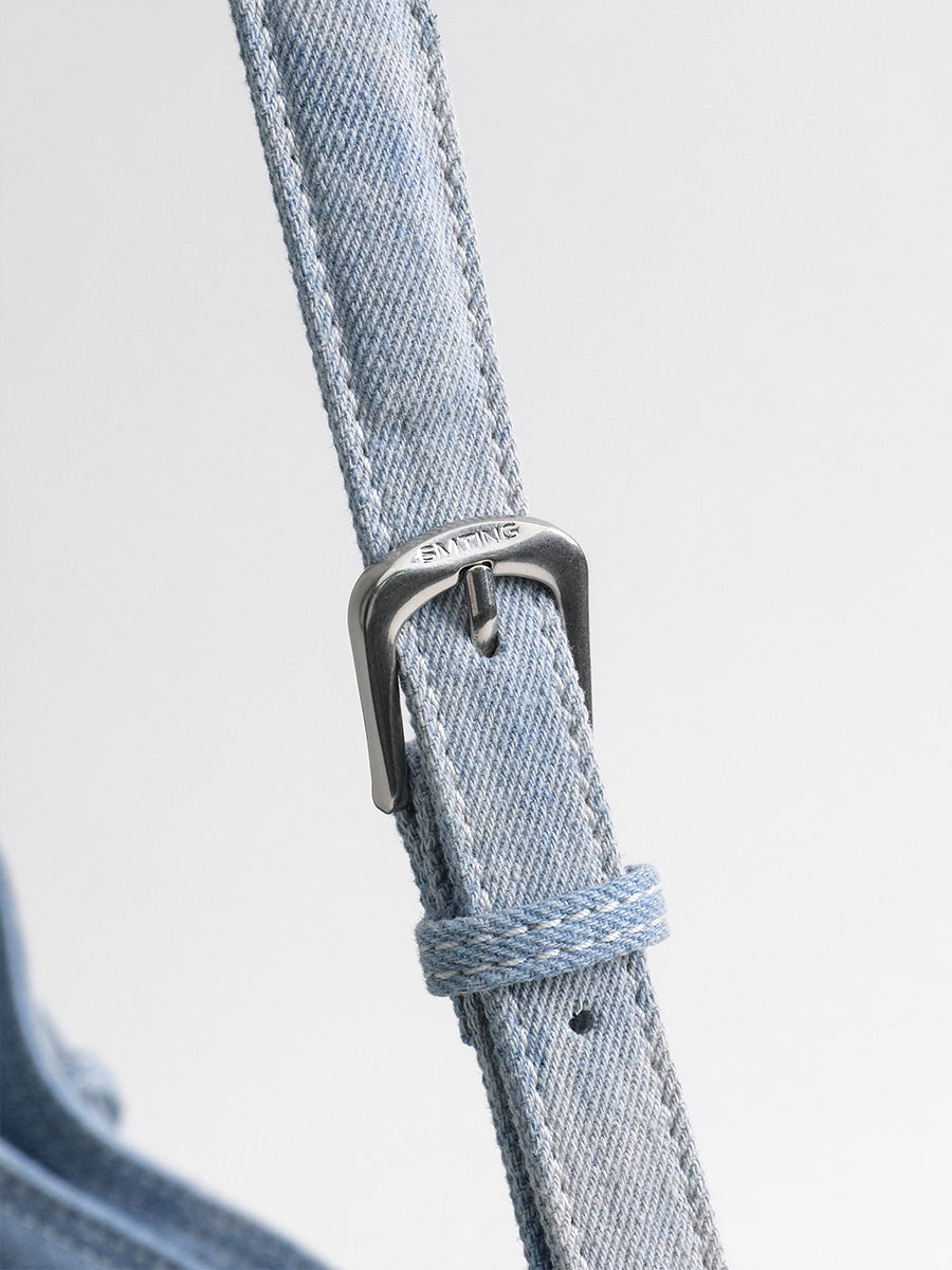 Large-capacity commuter tote bag