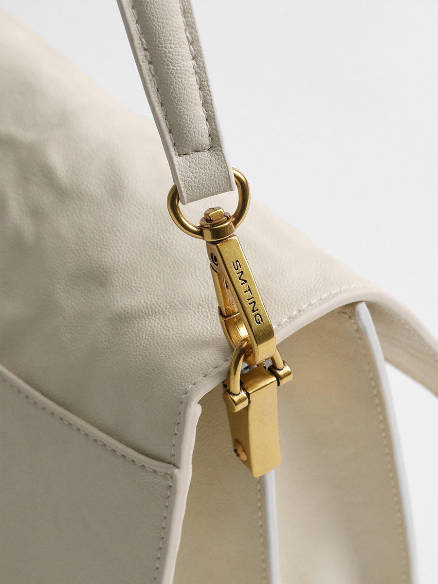 Shoulder bag under the armpit