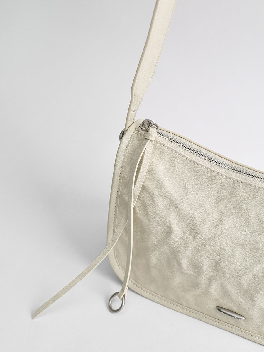 Luxurious and versatile underarm bag