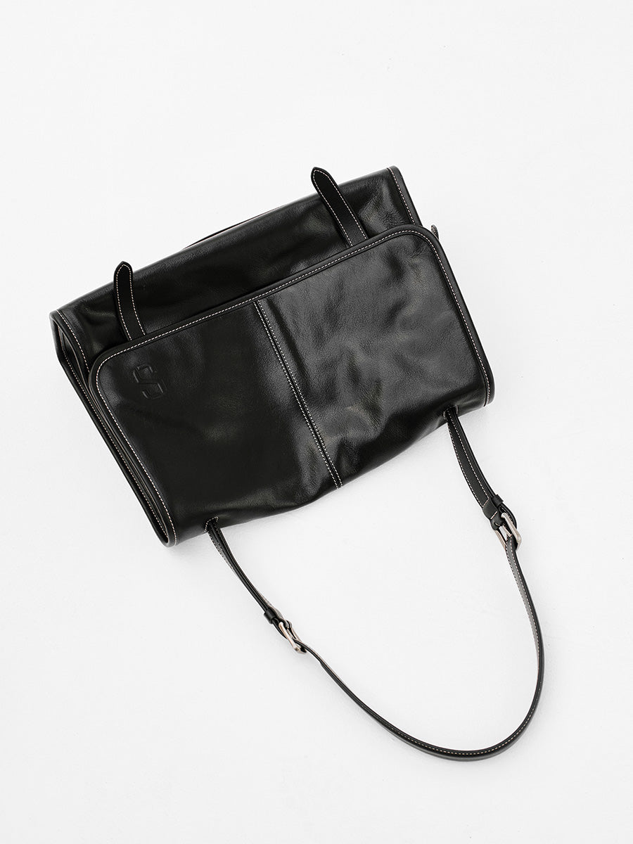 Minimalist and elegant business messenger bag