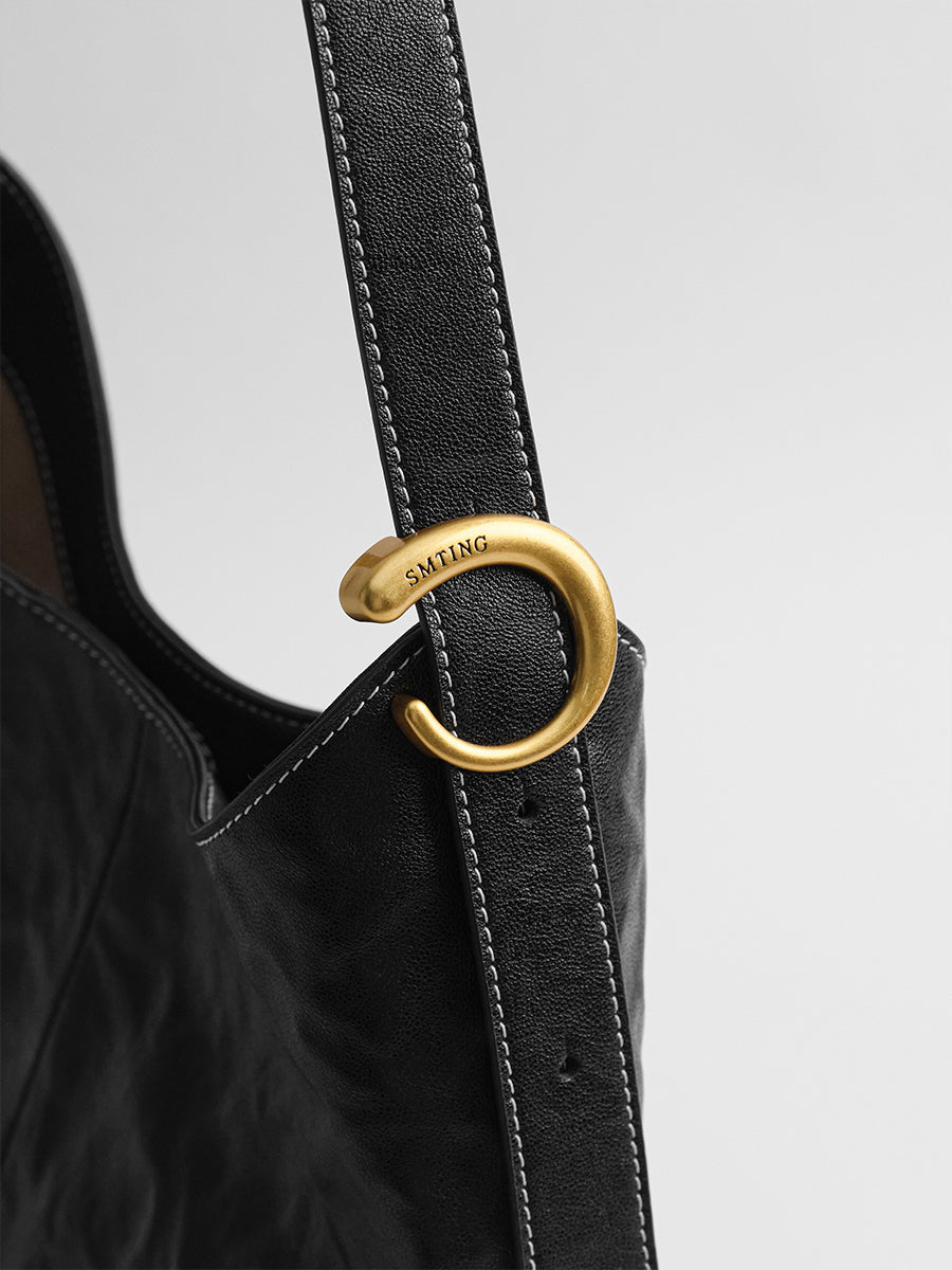 Sartorial tote bag with a niche design