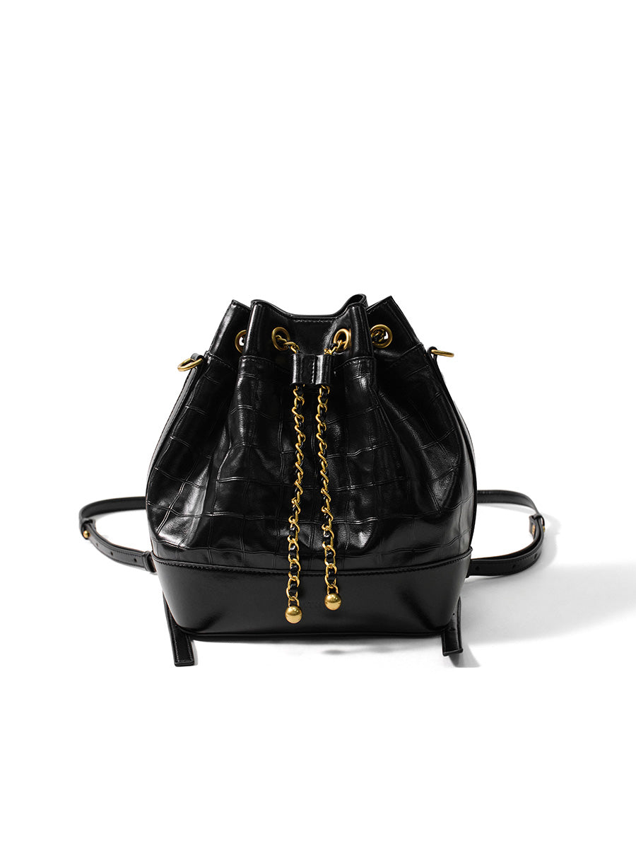 Elegant and exquisite bucket bag