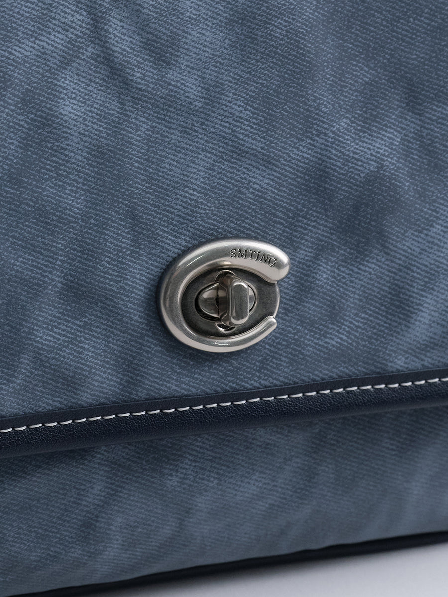 Luxurious and versatile underarm bag