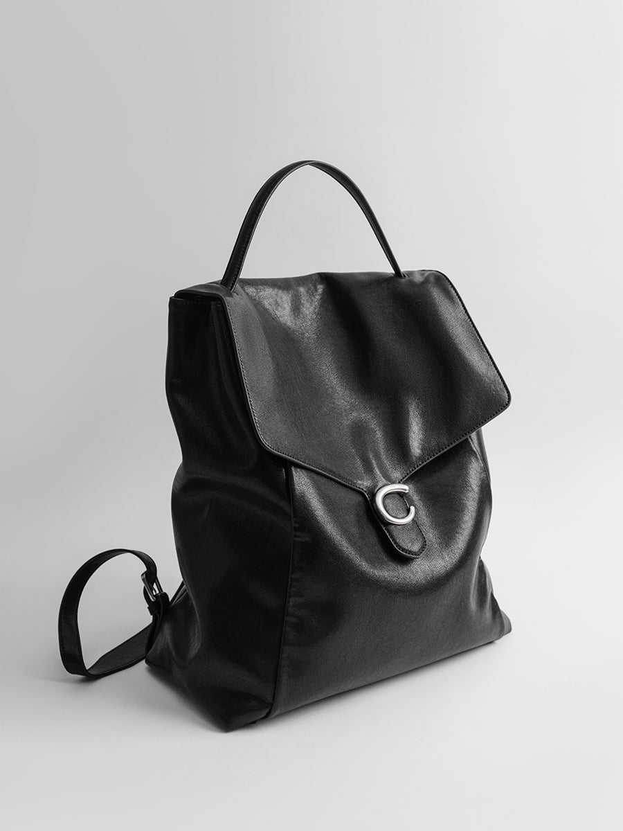 Large-capacity backpack