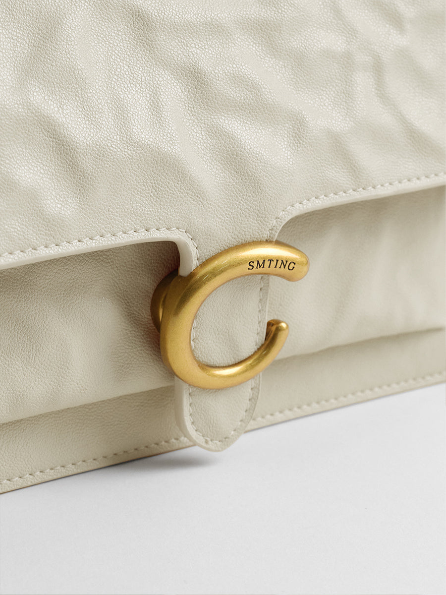 Shoulder bag under the armpit