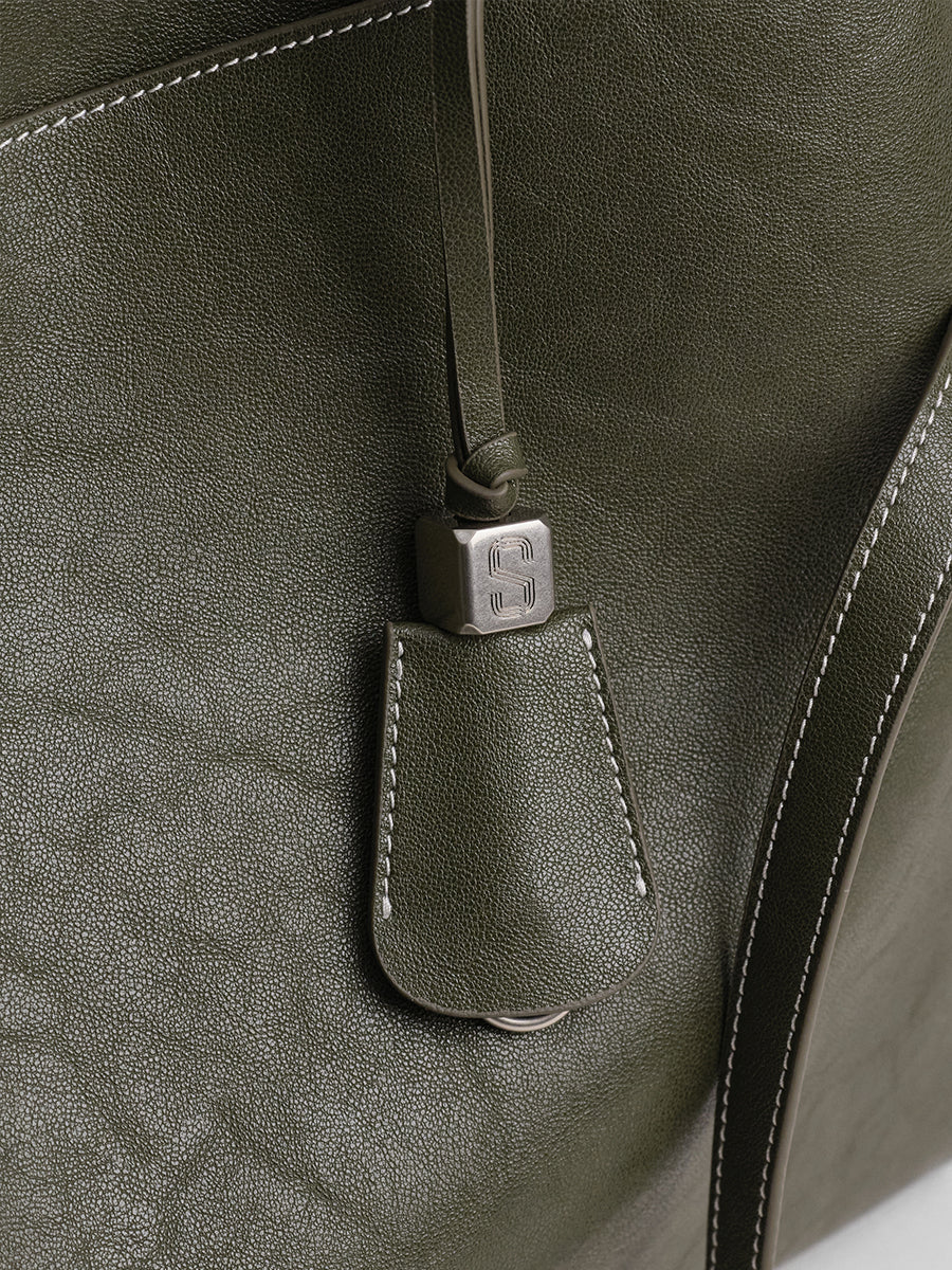Large-capacity tote bag