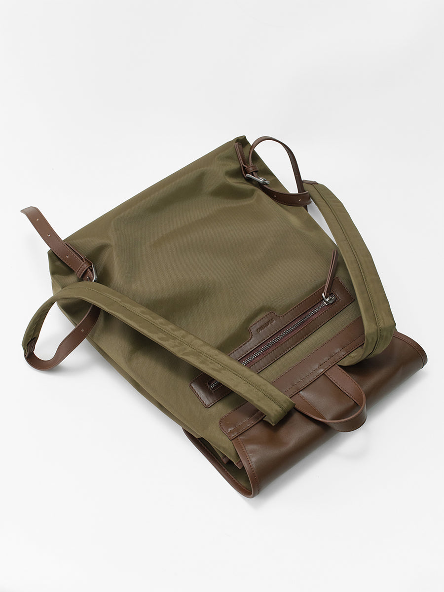 Large-capacity commuter backpack