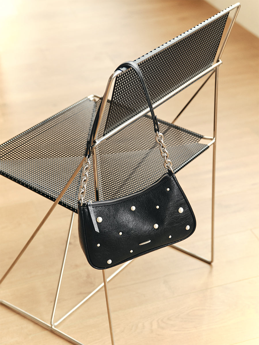 New underarm bag with a sense of desig