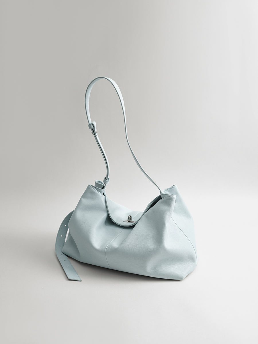 Large-capacity commuter tote bag