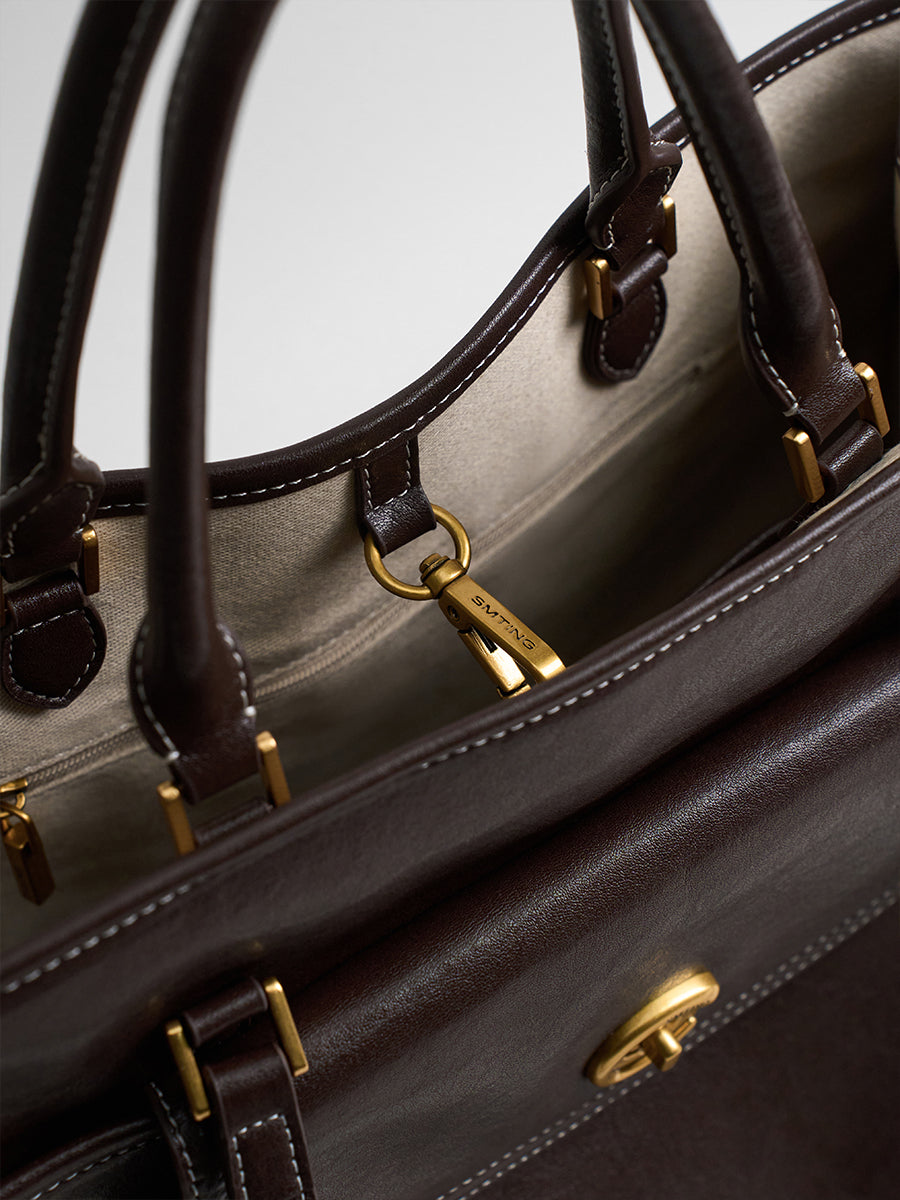 Large-capacity commuting handbag
