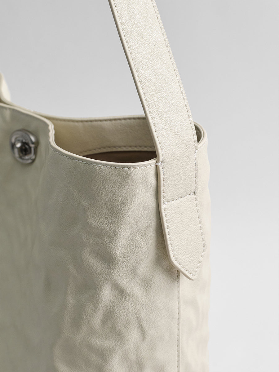 Sneaky design bucket bag