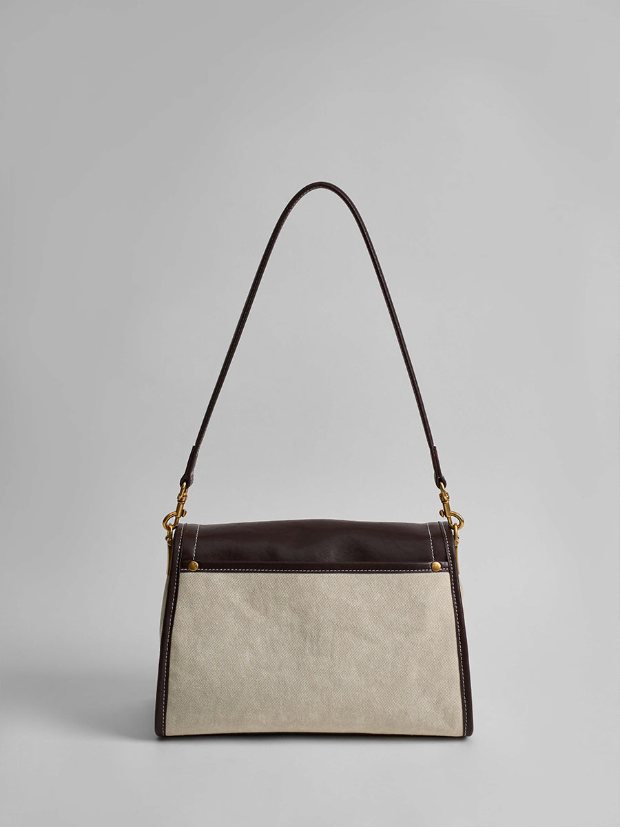 The new single-shoulder bag is versatile
