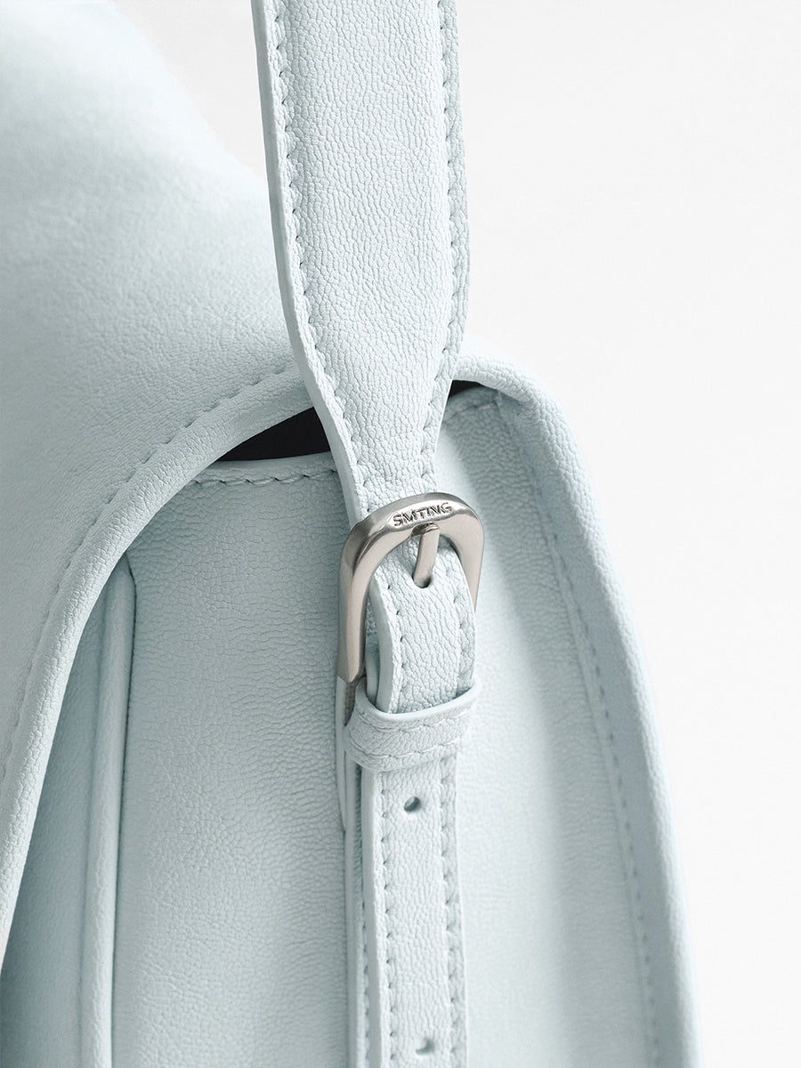 Luxurious lightweight shoulder bag with premium feel