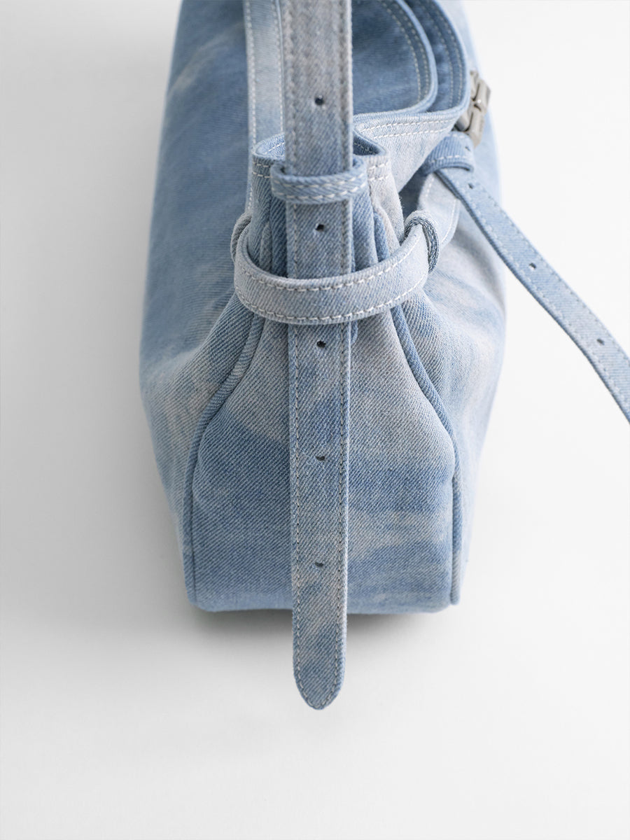 Large-capacity commuter tote bag
