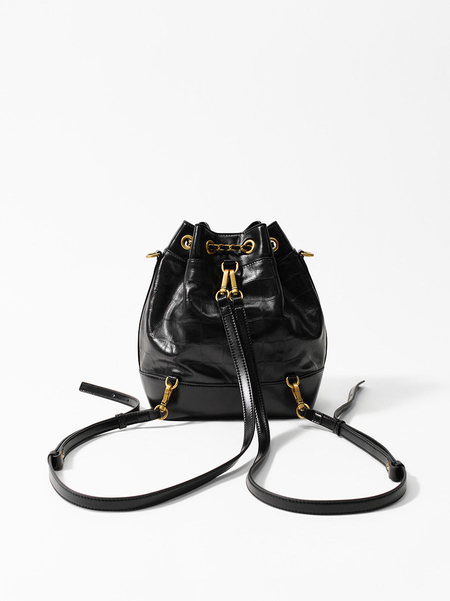 Elegant and exquisite bucket bag