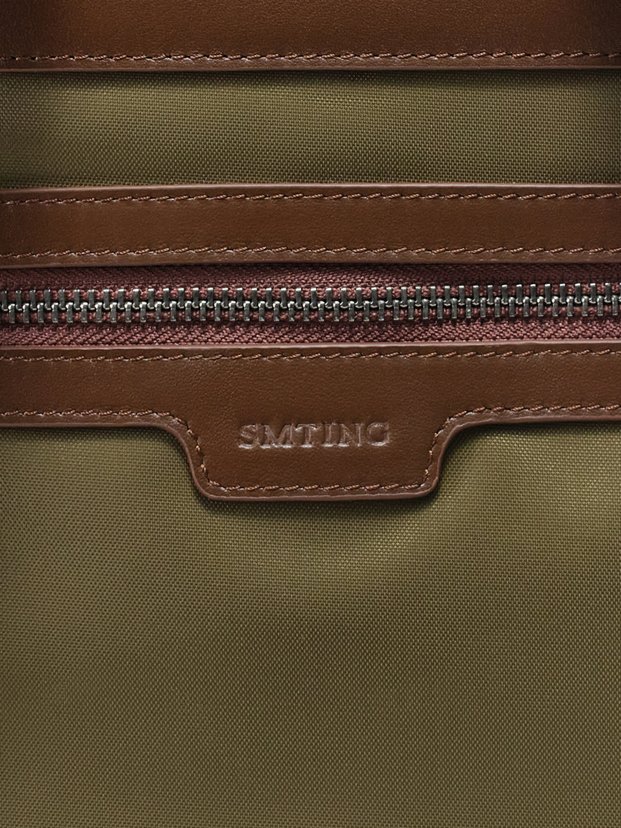 Large-capacity commuter backpack