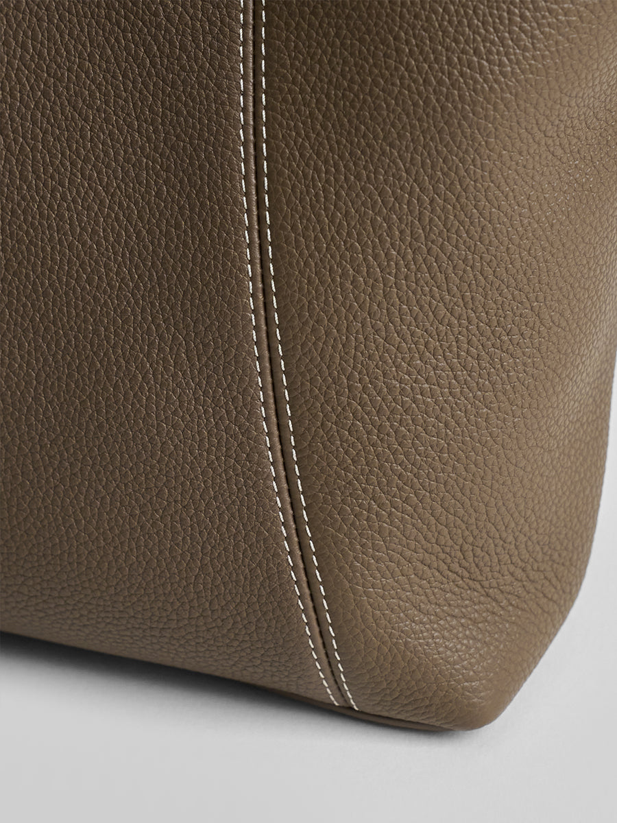 First-layer cowhide tote bag