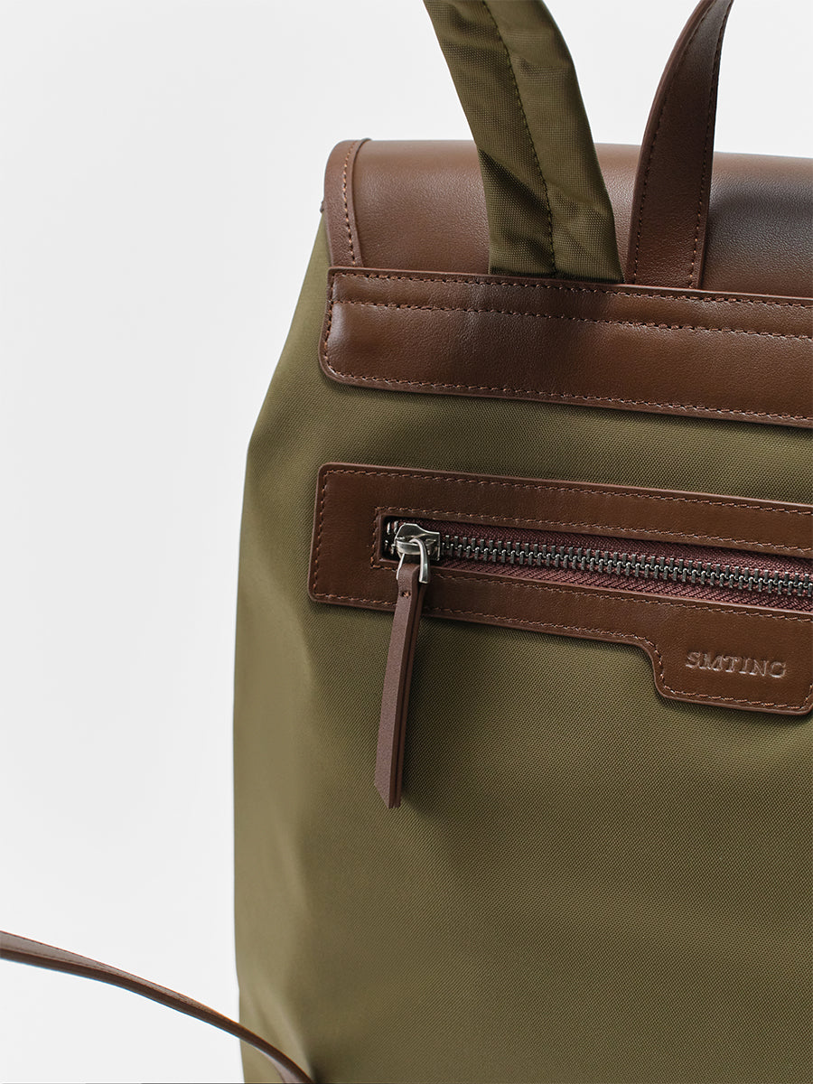 Large-capacity commuter backpack