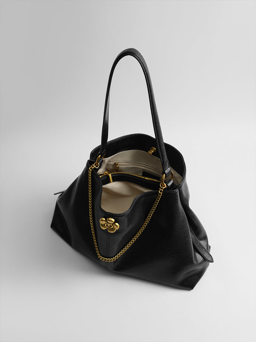Large-capacity commuter tote bag