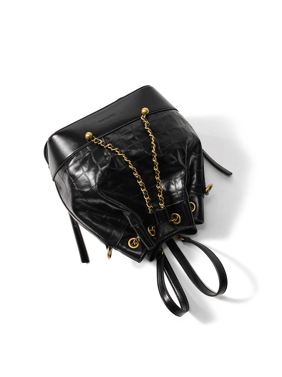 Elegant and exquisite bucket bag