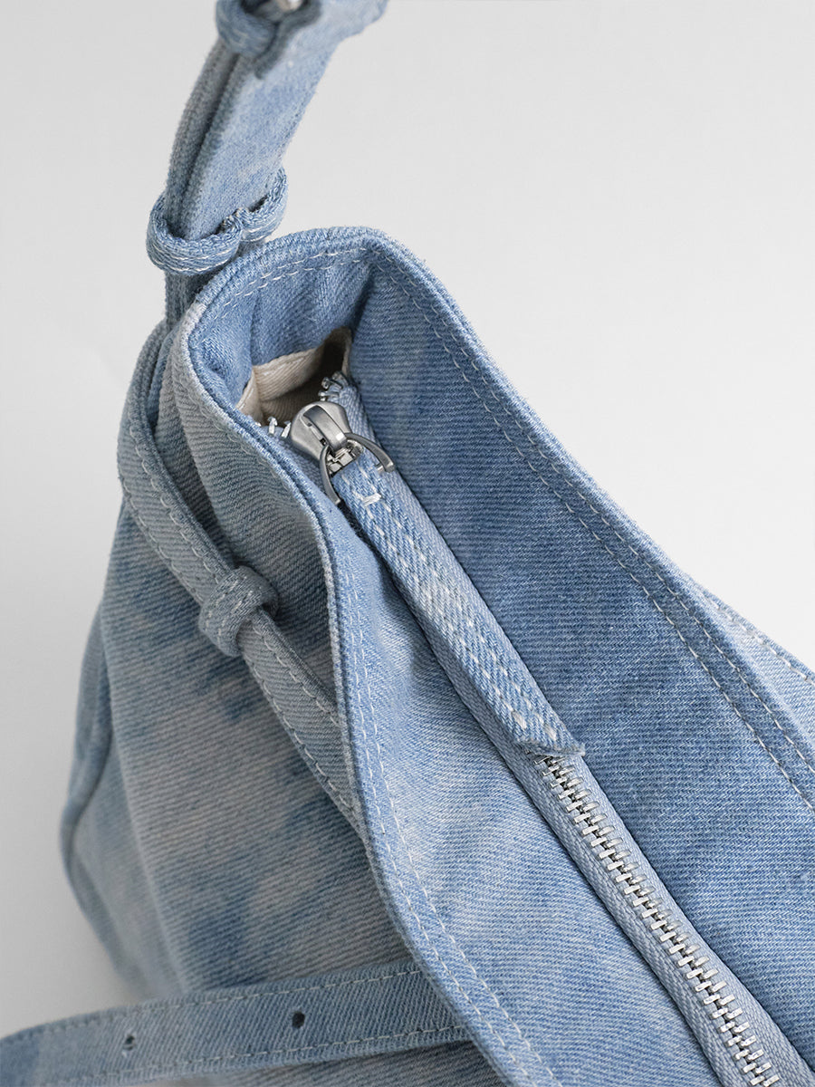 Large-capacity commuter tote bag