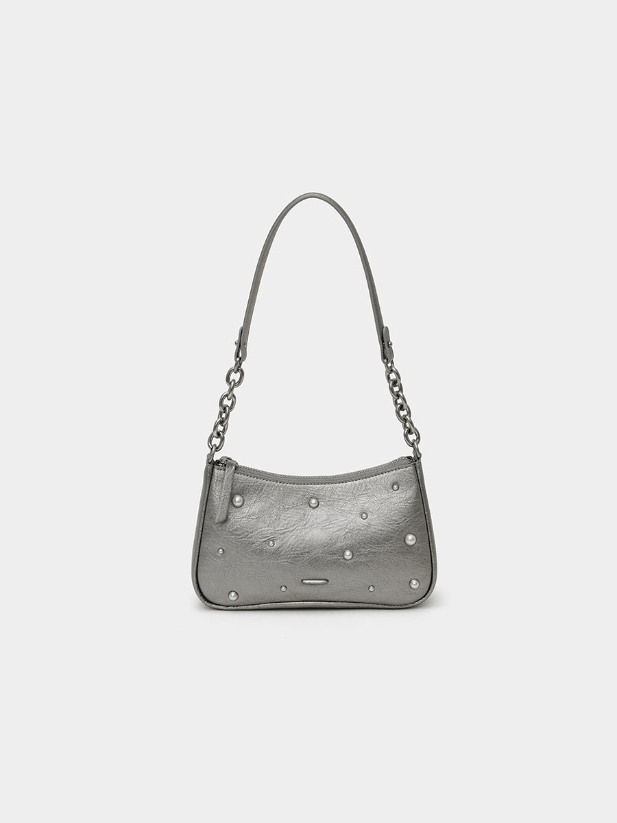 New underarm bag with a sense of desig