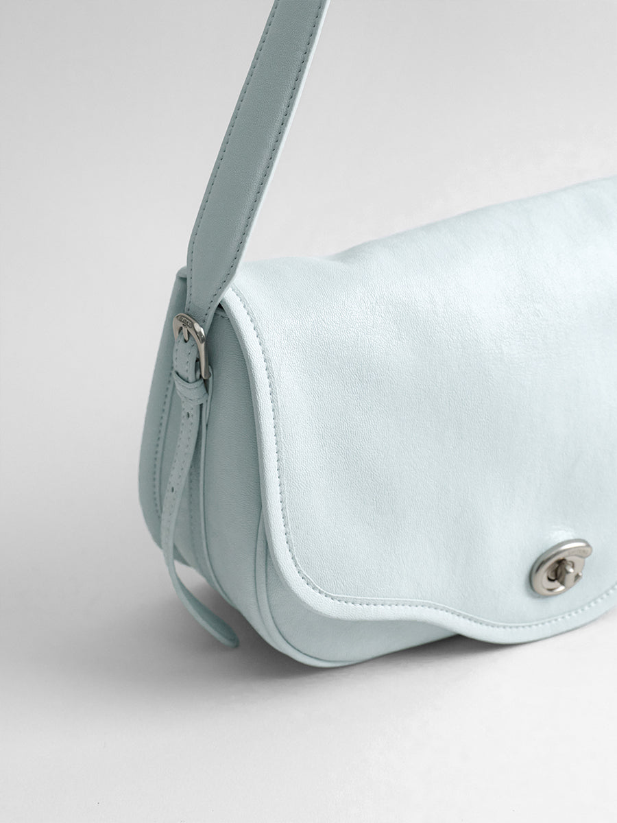 Luxurious lightweight shoulder bag with premium feel
