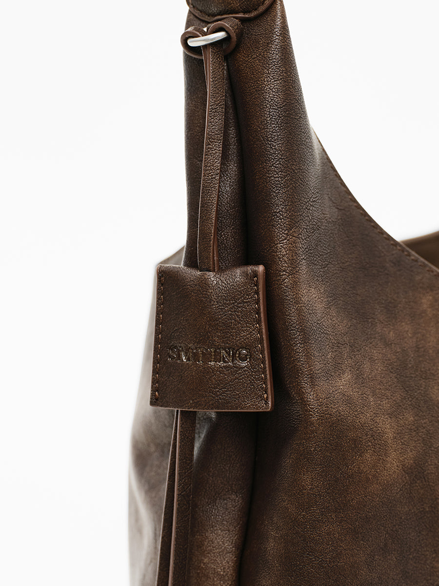 Laid-back casual tote bag