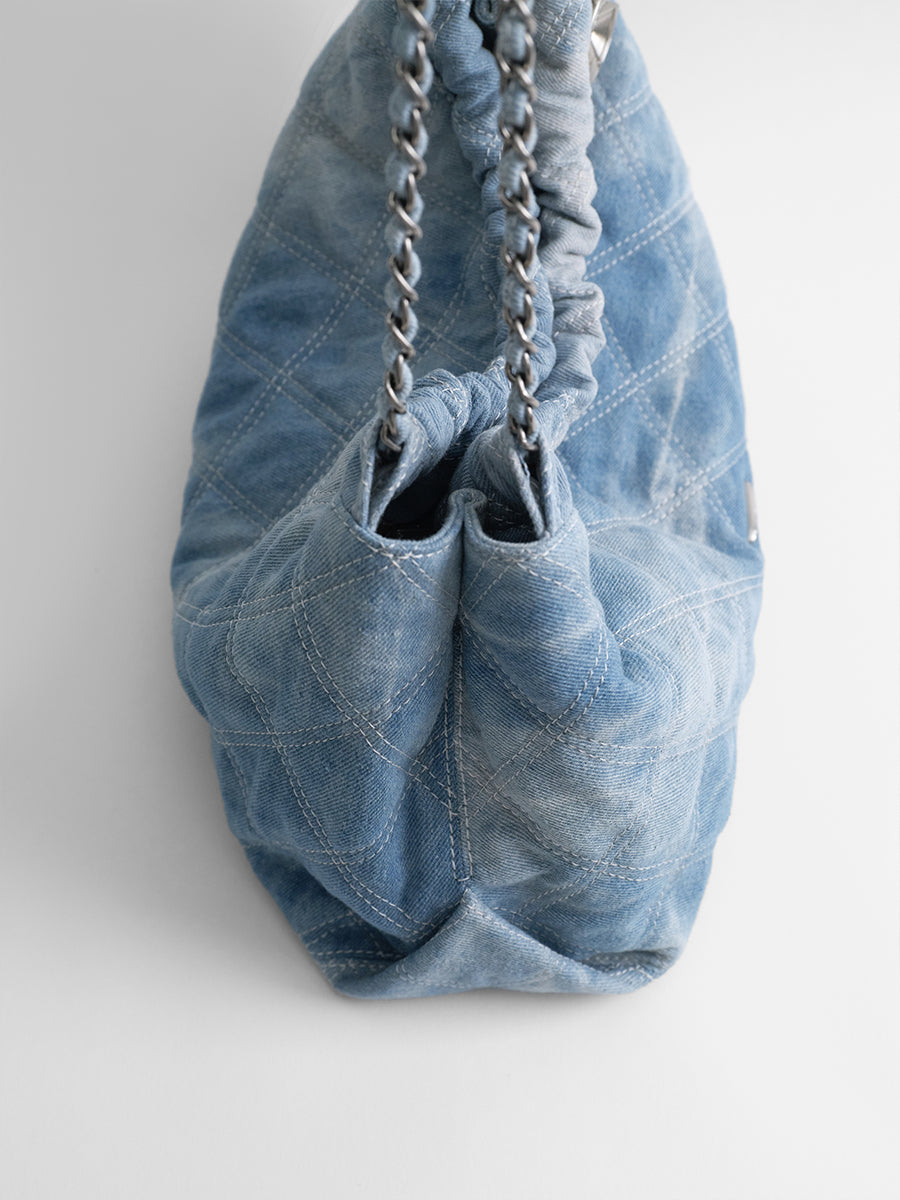 New tie-dye denim chain bag