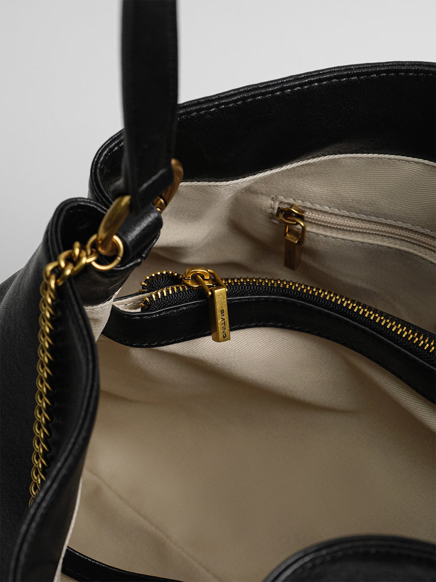 Large-capacity commuter tote bag