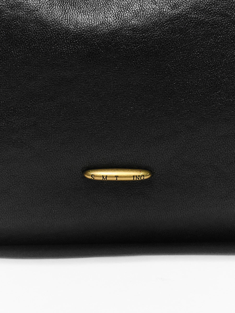 Fashionable minimalist low-key hobo bag