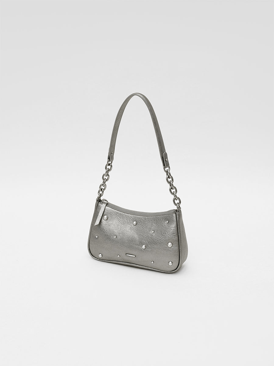 New underarm bag with a sense of desig