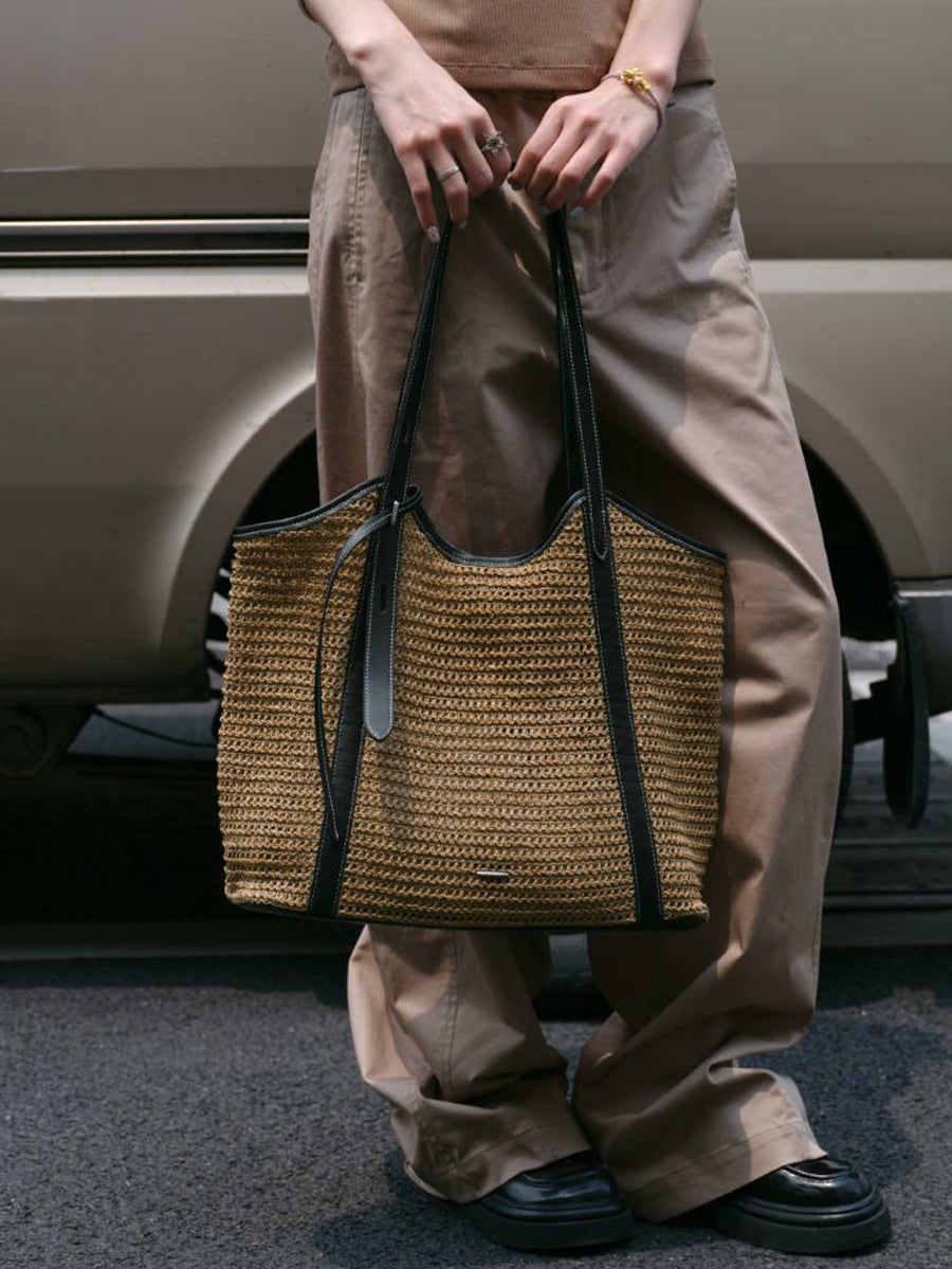 Relaxed vacation-style woven bag