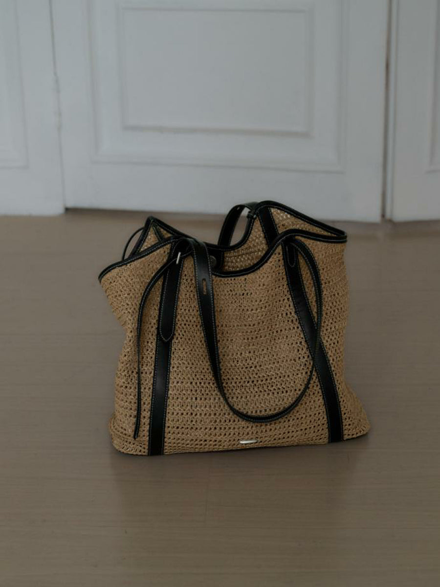 Relaxed vacation-style woven bag